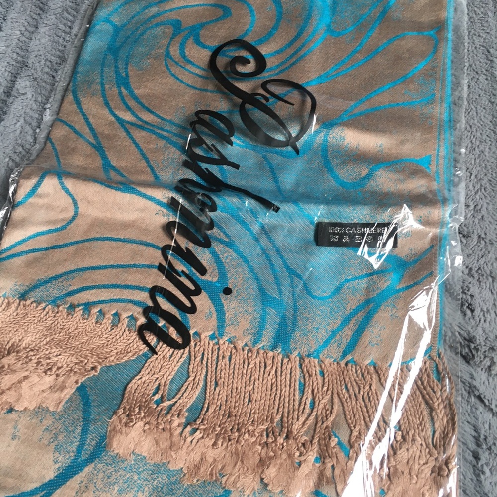 New in plastic pashmina